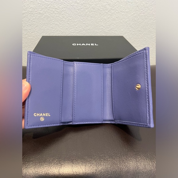 Authentic Chanel compact wallet - Picture 7 of 7